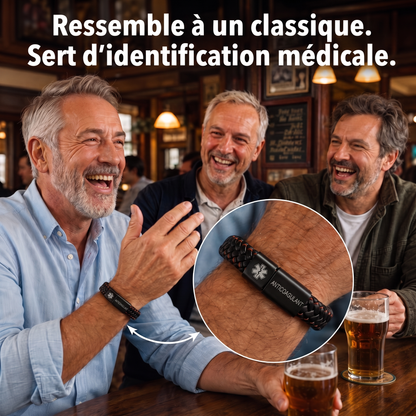 Bracelet anticoagulant en cuir noir porté au pub
